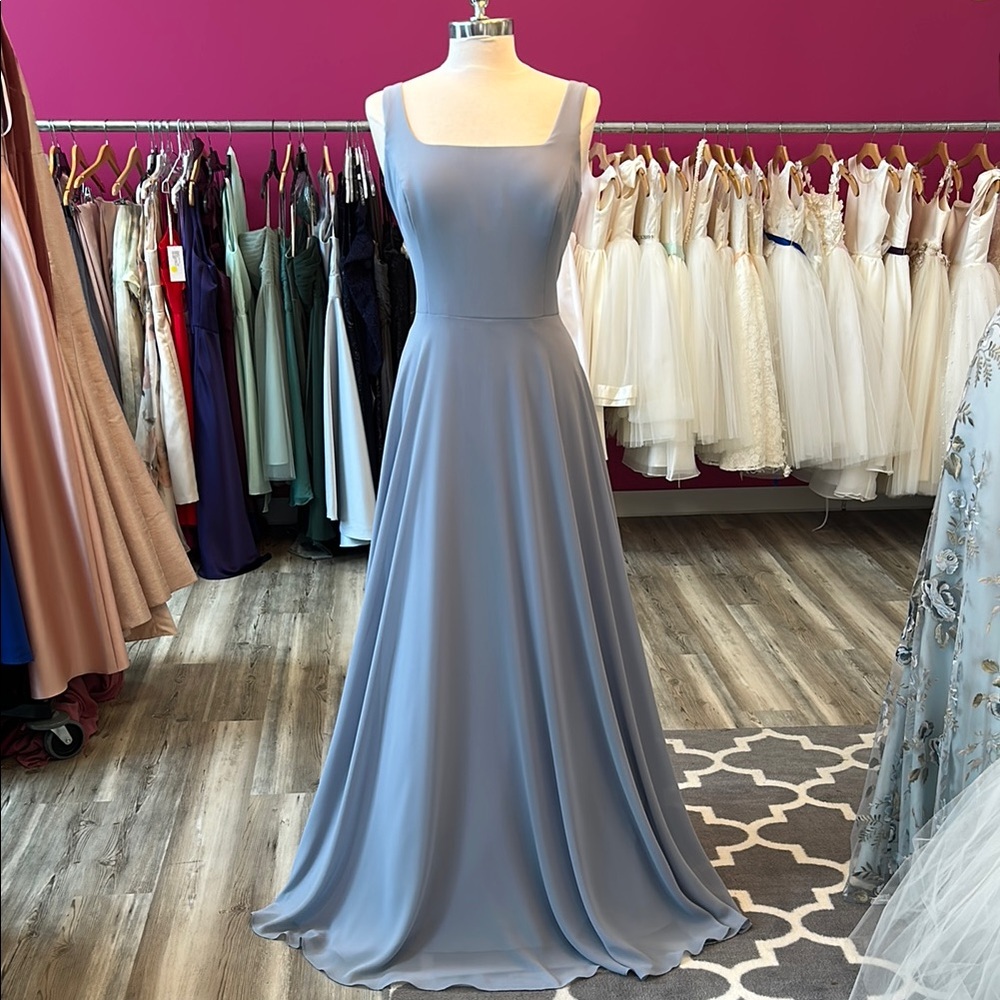 Elegant Blue Sleeveless Gown
